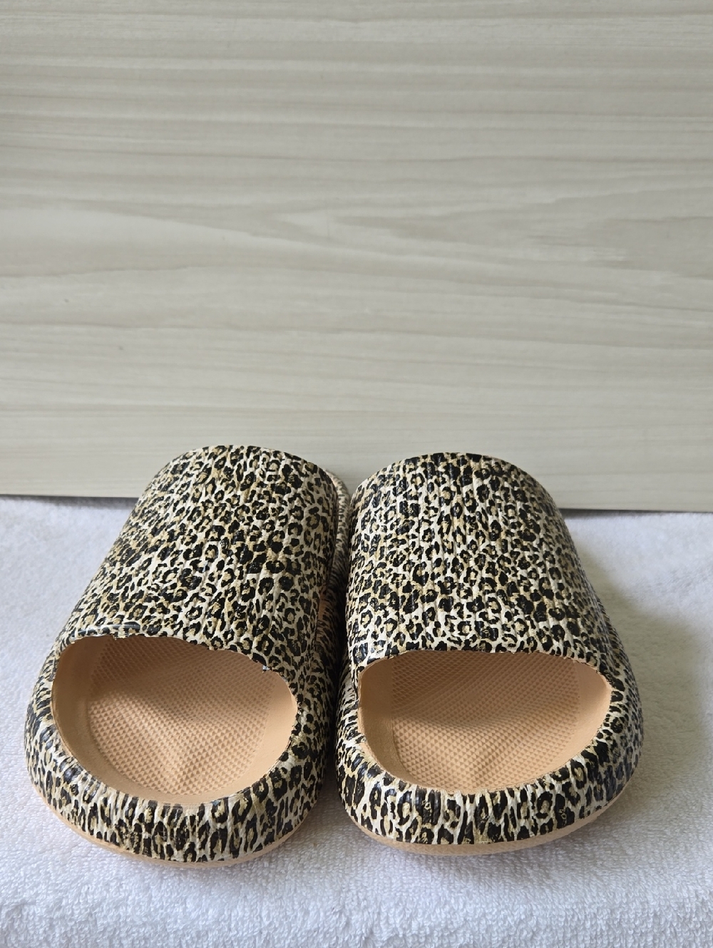 Leopard Print Slide Sandals in Beige/Black